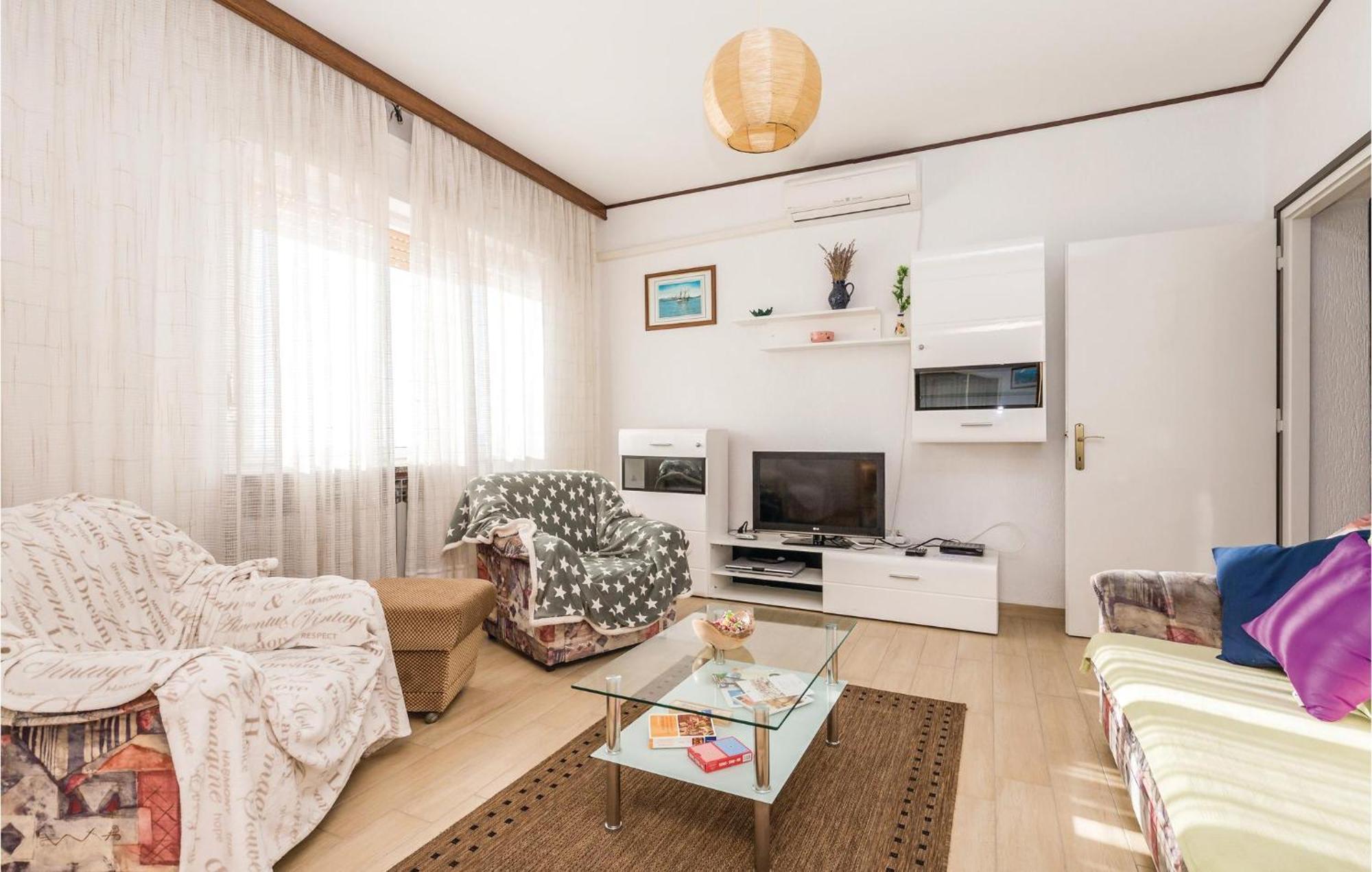 Nice Apartment In Lovran With Kitchen Bagian luar foto