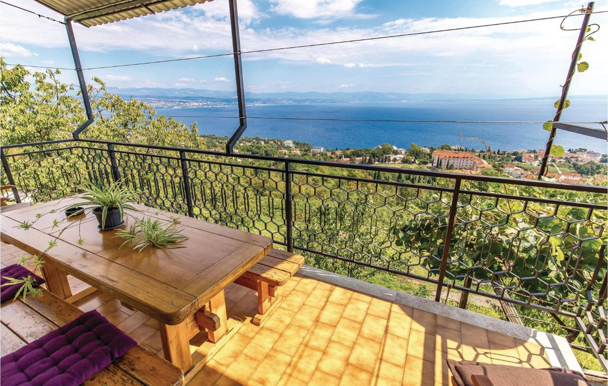 Nice Apartment In Lovran With Kitchen Bagian luar foto