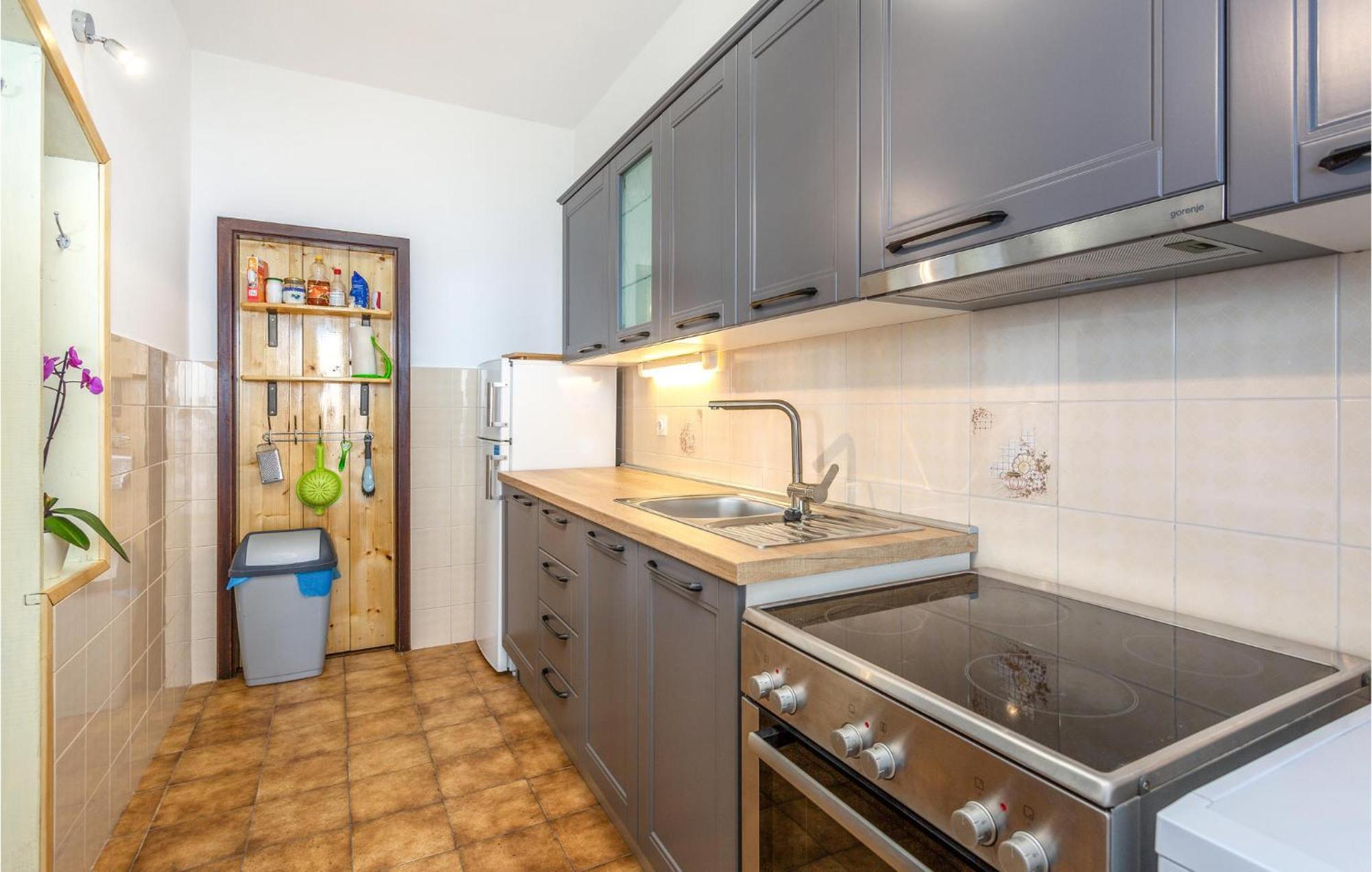 Nice Apartment In Lovran With Kitchen Bagian luar foto