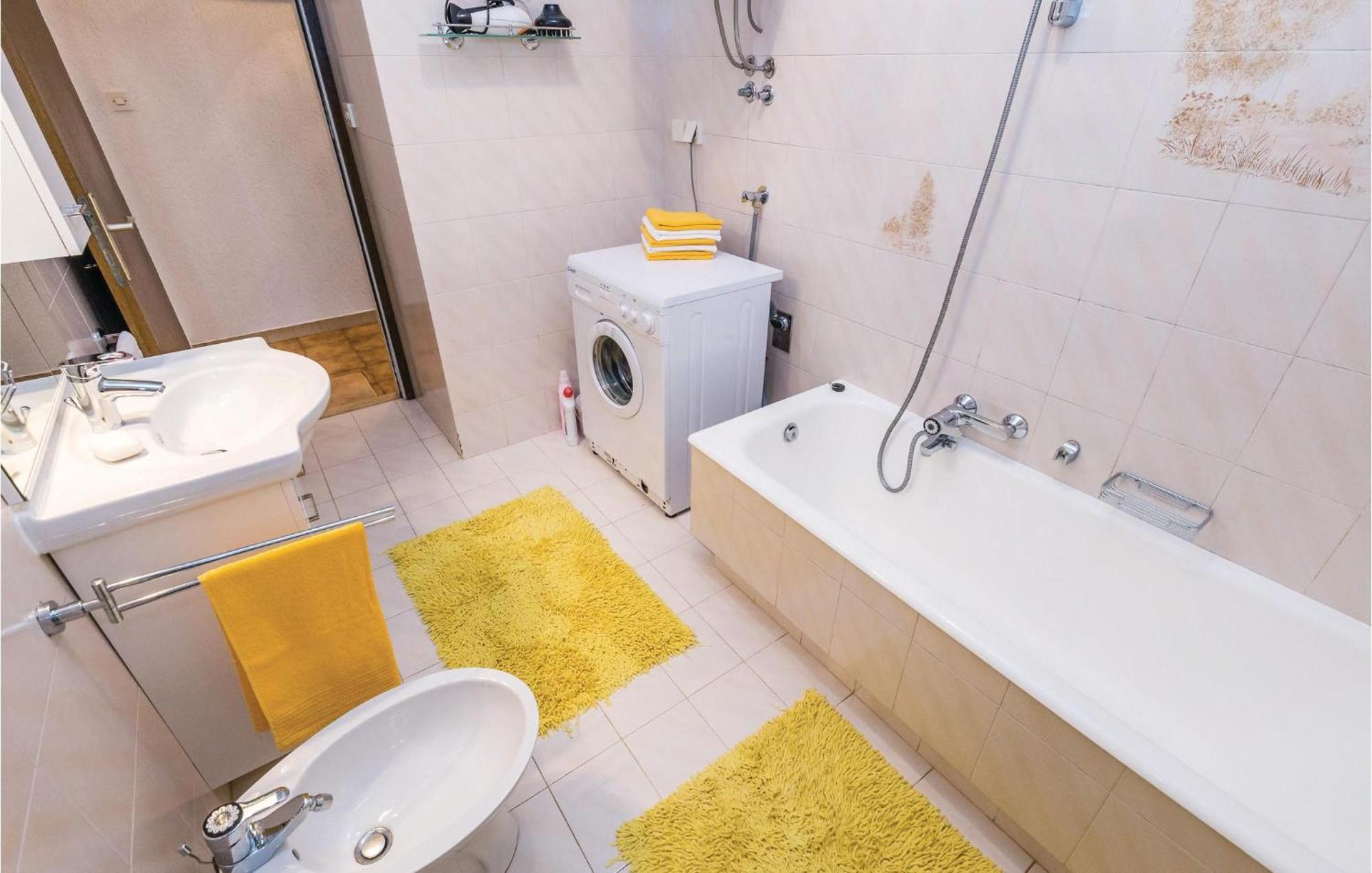 Nice Apartment In Lovran With Kitchen Bagian luar foto